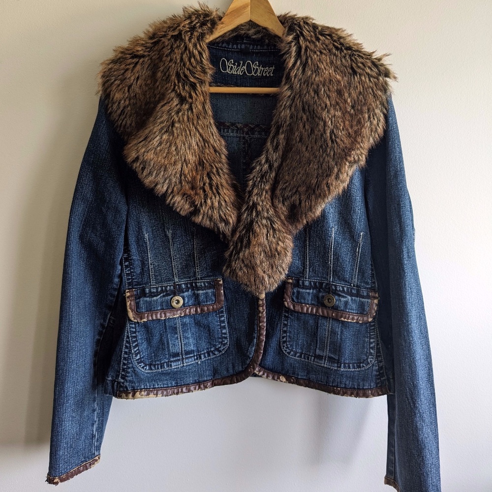 90's jean jacket with fur collar